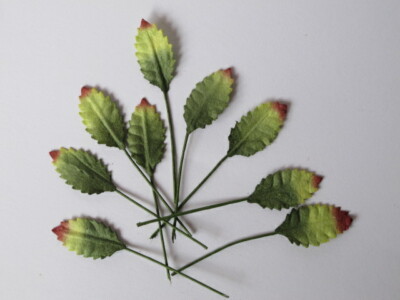 20 Miniature GREEN AUTUMN ROSE LEAVES Wire Stem Mulberry Paper Dollhouse R1Y