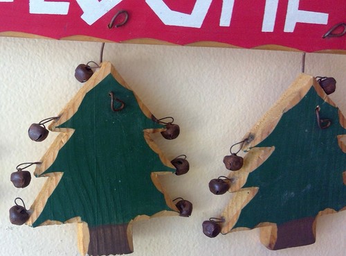Christmas wall plaque wood holiday winter trees bells Welcome rustic country 11" - Imagen 5 de 7