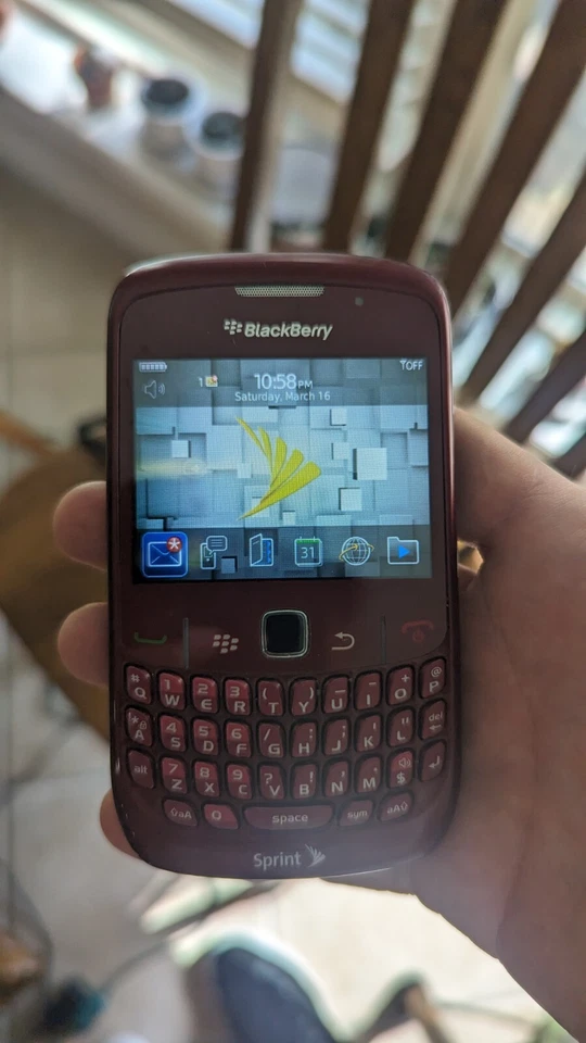  2 BlackBerry Curve 8530 phones - 128 MB - Black (Sprint) and burgundy  - Image 4 of 4