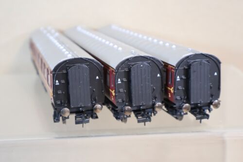 HORNBY R2907 RÂTEAU de 3 JOURS de ROUGE et OR LMS COURONNEMENT SCOT COACH SET om - Photo 5 sur 8