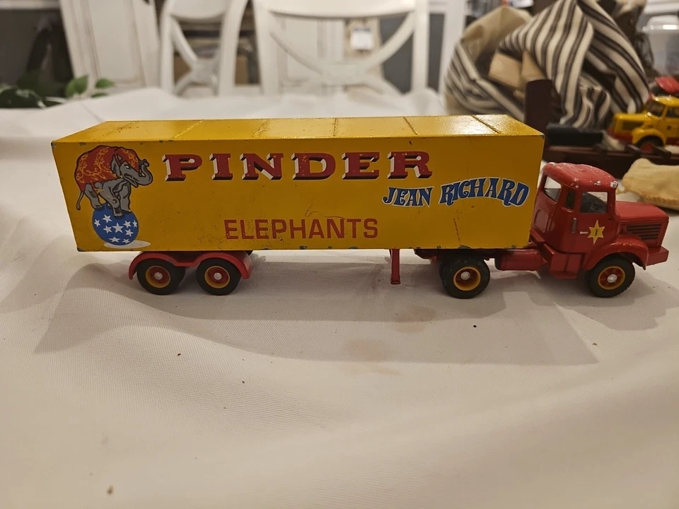 Corgi 1/50 Scale 70101 - Berliet TLR Semi Fourgon - Jean Richard Pinder Circus - Image 2 of 4