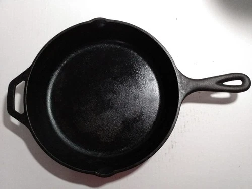 LODGE Cast Iron Skillet 8SK Made in USA 10" ~ Vintage