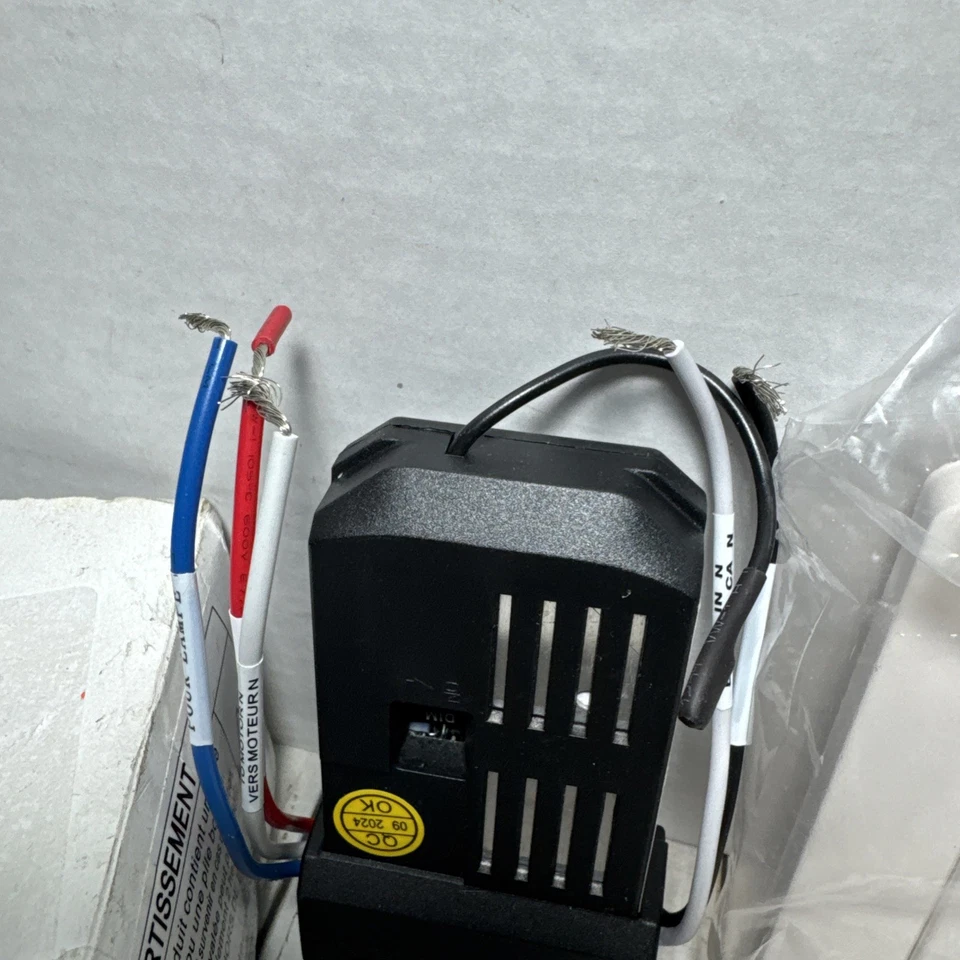 Monte Carlo  MCRC1  Hand Held Remote Control Transmitter And Receiver White - Image 4 of 4