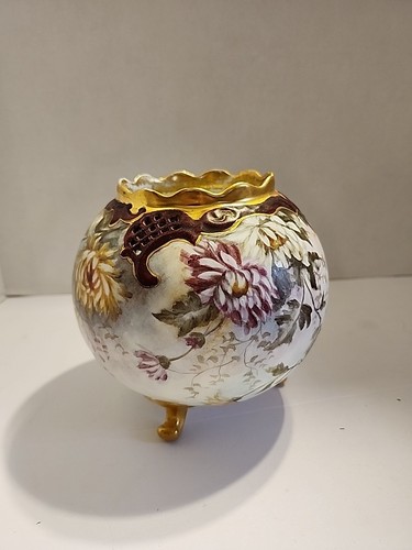 Vintage Vienna Austria Porcelain Three Footed Flowers Gold Gilt Bowl Vase - Picture 2 of 10