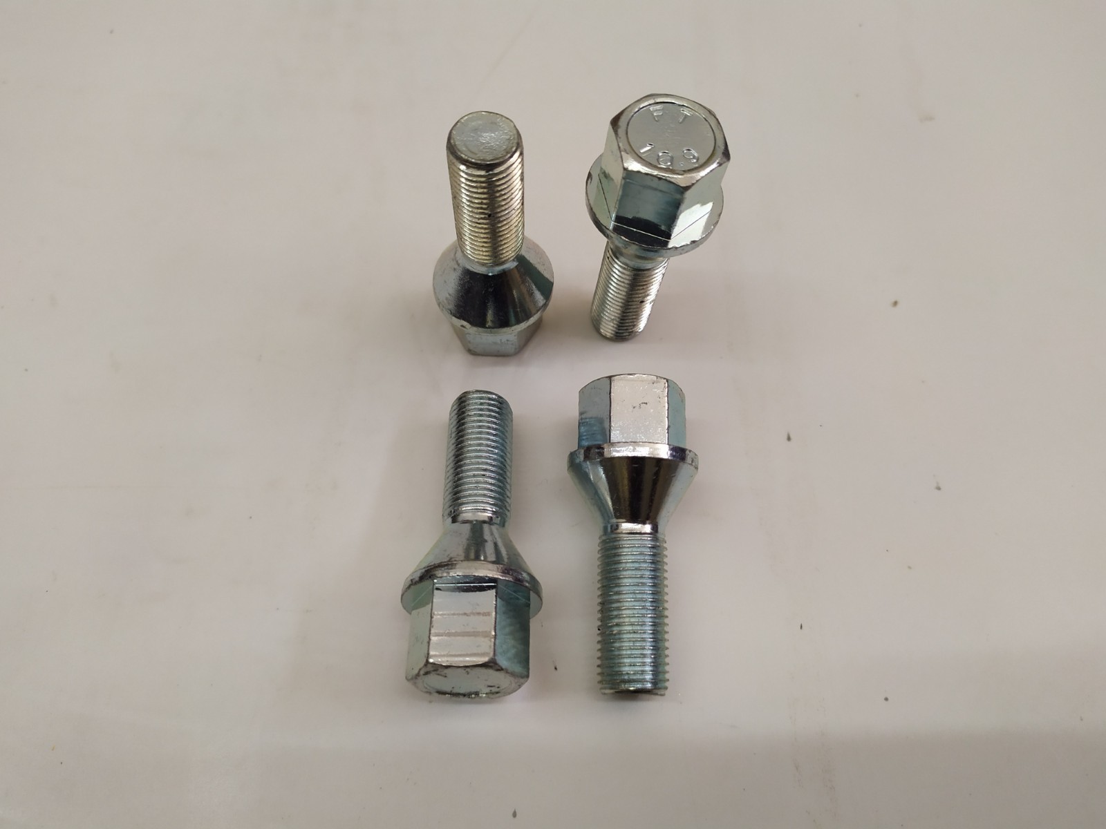 Kit di 16 Bulloni per Cerchi in Lega , Misure 12x1.25x28 K17 Conici foto 2