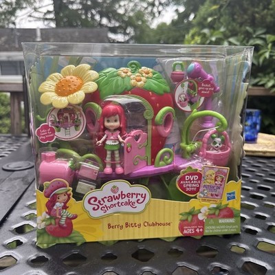 2010 Hasbro Strawberry Shortcake Berry Bitty Clubhouse