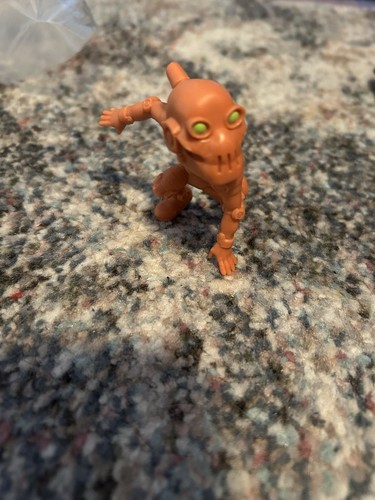Invincible Series 1 Robot Figure - Picture 1 of 2