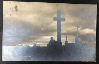 AK  Foto PK Abendfrieden - Soldat vor Friedhofskreuz - WK1  1915