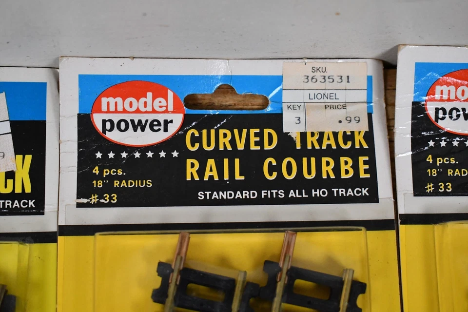 4 NEW Model Power HO Scale 9" Straight Track + 30° Crossing & Rail Joiners - Image 4 of 4