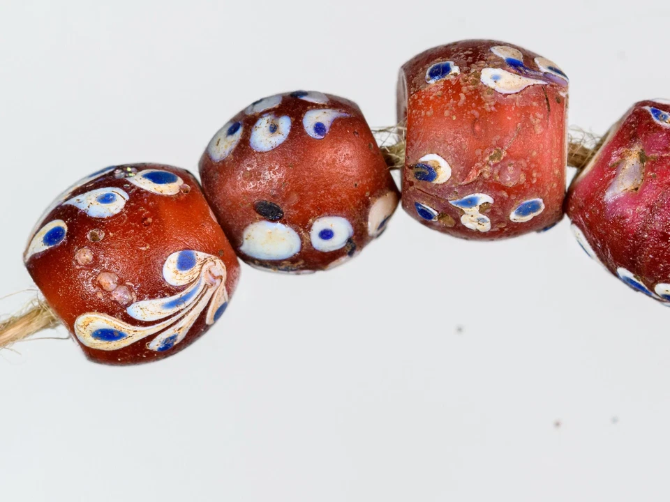 Antique Venetian African Trade White Heart Beads with Floral Design, group of 10 - Image 4 of 4