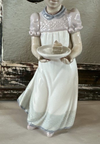 Lladro Retired “Happy Birthday" #5429 Girl Holding Cake - Picture 3 of 6