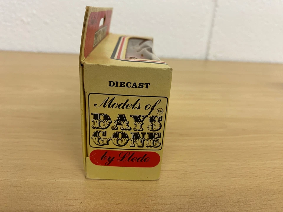 Lledo Days Gone 1953 Pontiac Delivery Van Agfa Films, Boxed — 第 3/4 张图片