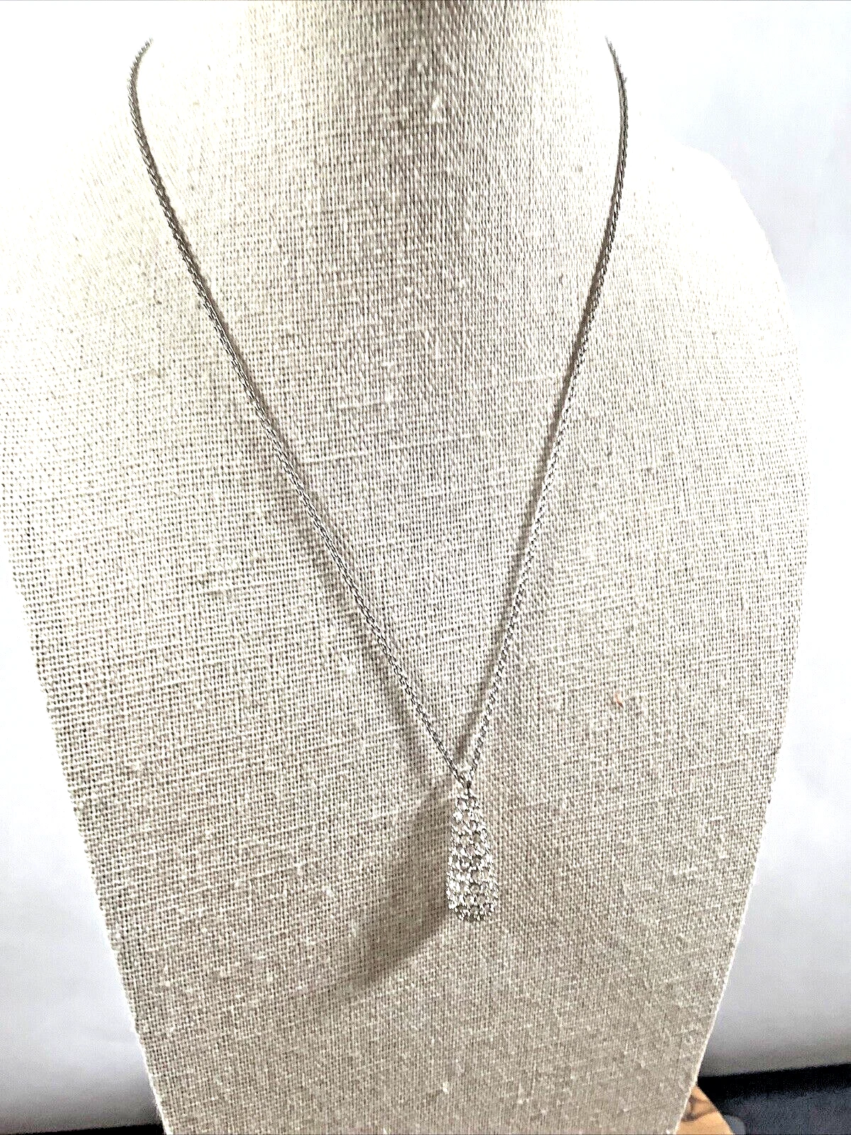 VETEMENTS Ciondolo goccia strappo strass pavè catena tono argento 16"