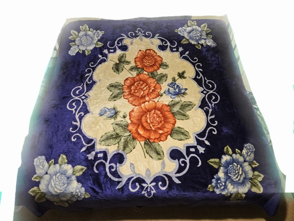 Solaron Blanket throw Thick Ultra Fine Polyester Mink Plush Flower Heavy Weight - Image 2 of 4