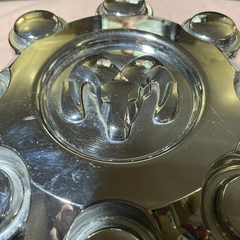 Tapacubos central OEM Dodge Ram Chrome 1500 2500 3500 Power Wagon 2003-2012 Foto 2 de 4