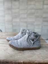 Blowfish Girls gray ankle boots with button detail - size 5.5