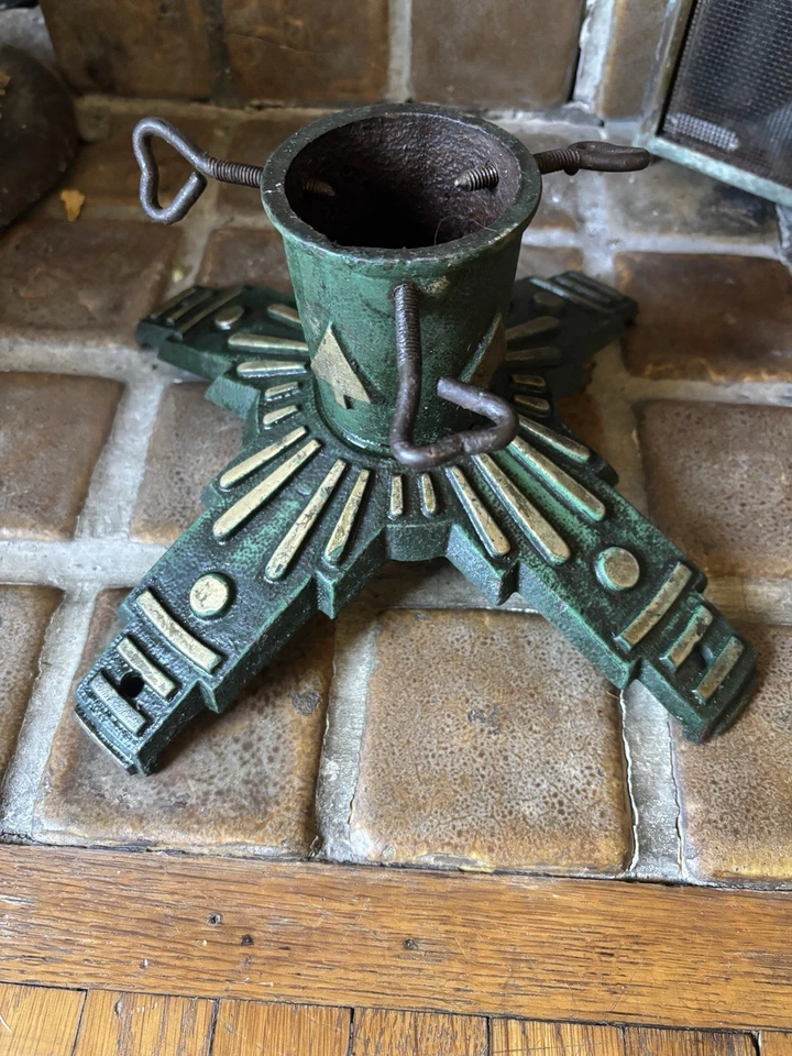 Soporte de Navidad de hierro vintage verde con detalles dorados hardware general MDG Co NY NY Foto 4 de 4