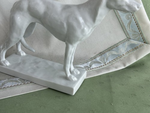 Schöne Meissen Figur als Wachender Hund - Bild 7 von 16