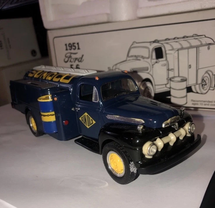 Miniature First Gear 1/34 - 1951 Ford F-6 Bottler's Truck Double Cola