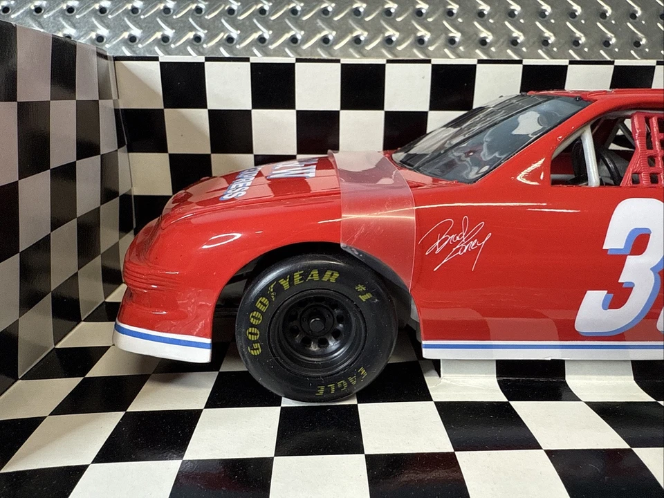 Coche de carreras fundido a presión Chevy #33 Winnebago Lumina 1/18 nuevo en caja 1994 Foto 2 de 4