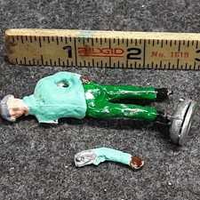 Lead Skating Figures Pod Foot, 1 male, 1 female. Mint green SC030423-06 