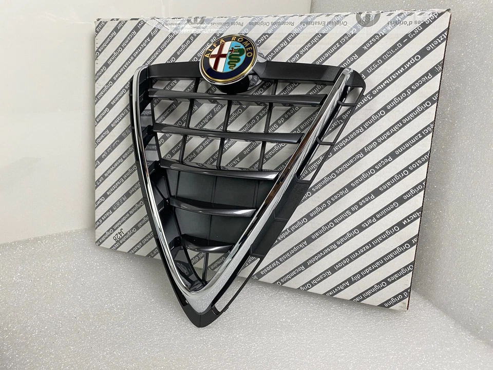 NEU&ORIG Alfa Romeo Giulietta QV Line Scudetto Kühlergrill silber / titangrau - Изображение 2 из 4