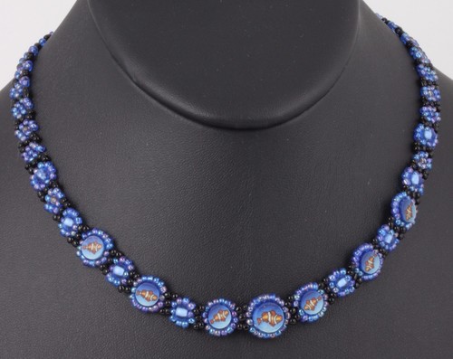 FASHION BLUE & BLACK BEADED CHOKER NECKLACE SOME BEADS HAVE FISH ON THEM 4924B