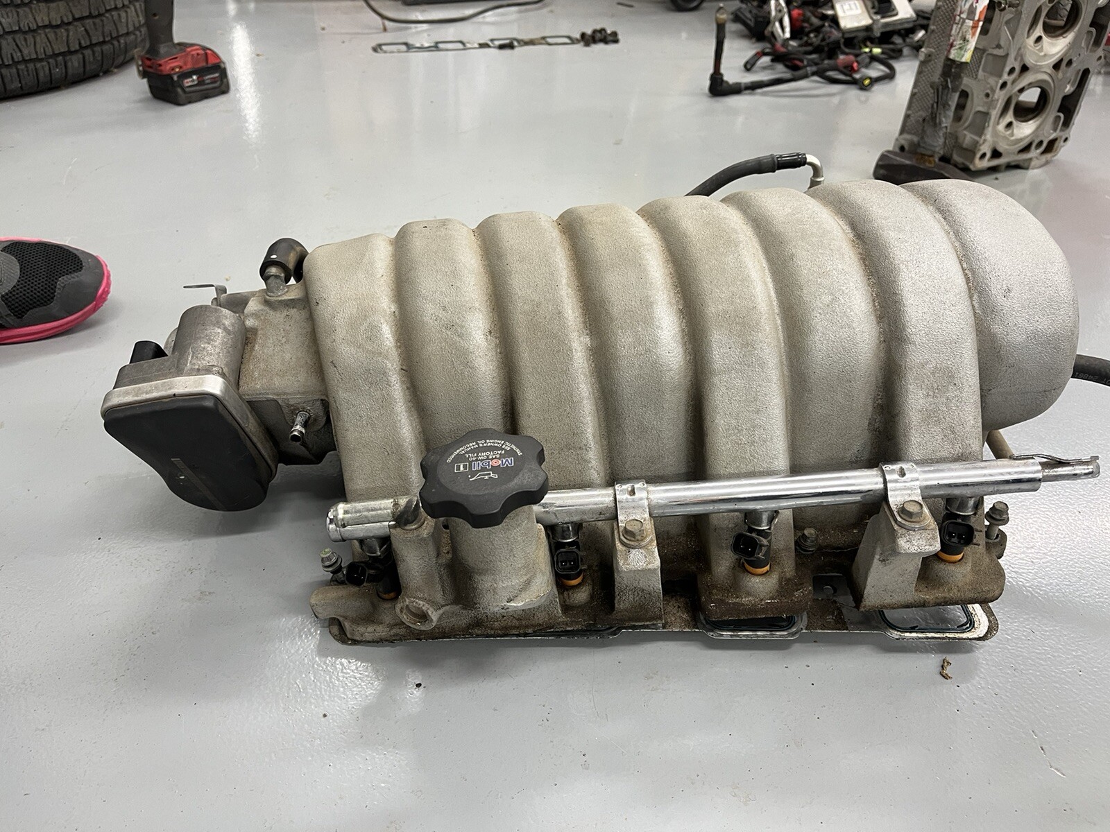 0610 6.1L Intake Manifold Charger Challenger Magnum Cherokee SRT SRT8