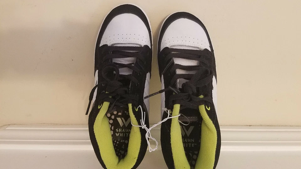 SHAUN WHITE Boys Sz 4 Black Lime Green White Sneakers Tennis Shoes * NWOT - Image 4 of 4