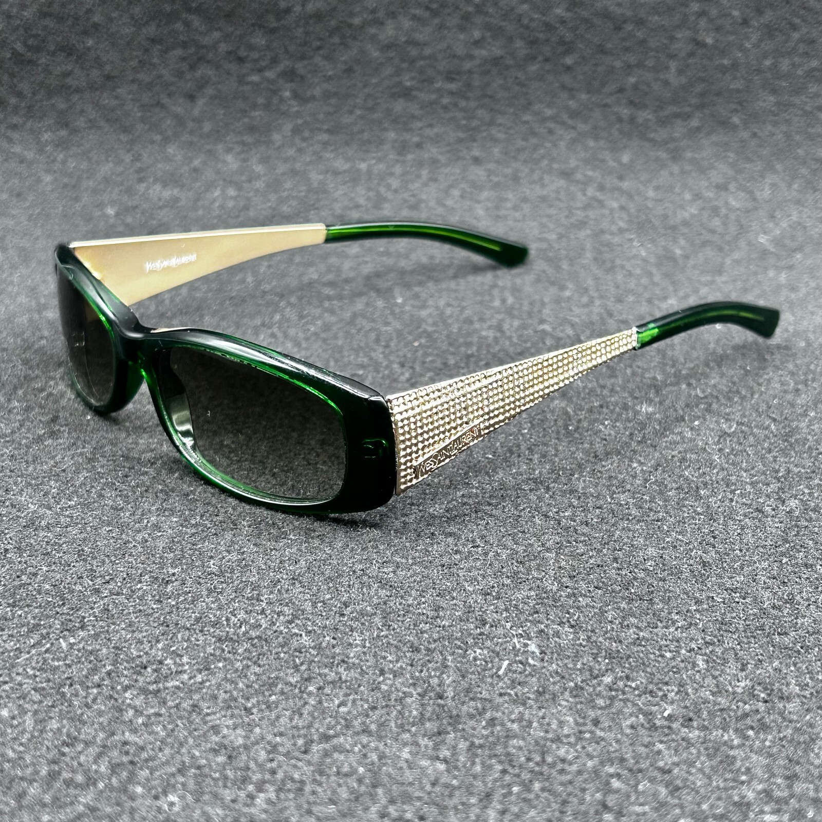 Occhiali da sole Yves Saint Laurent YSL 6082 S oro smeraldo grado Italia 52 17 140