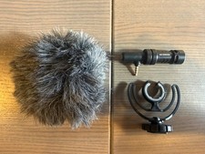 R DE VideoMicro Compact On-Camera Microphone w/ Windshield Shock Mount