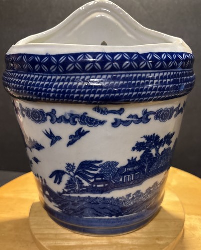 Vintage Blue Willow Pottery Ceramic Wall Pocket 9 1/4" tall and 7 1/2"wide