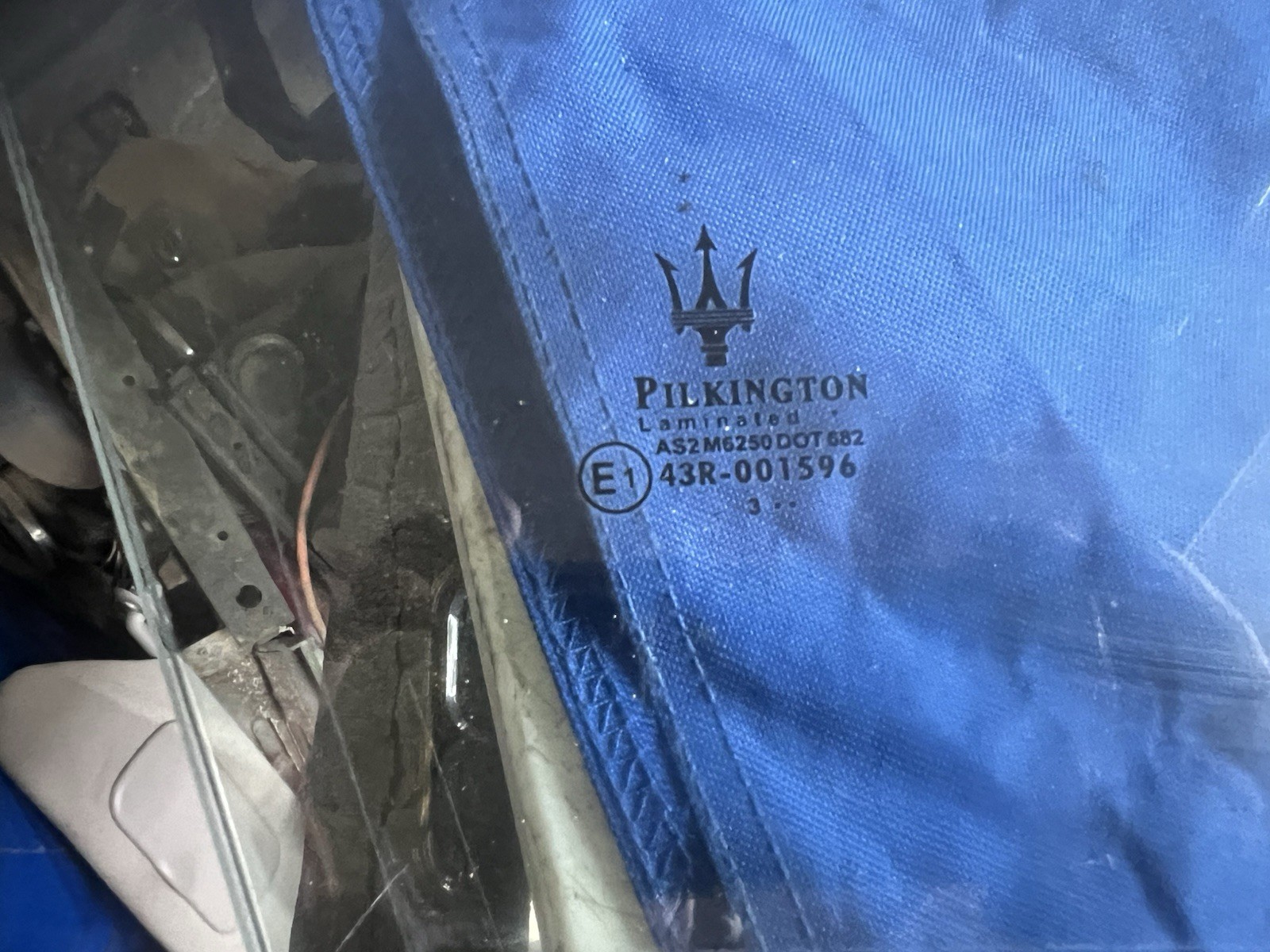 2003-2013 maserati quattroporte RH passengers front door glass window OEM 04 05
