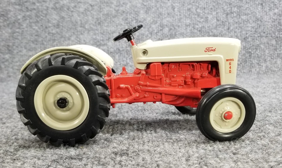 ERTL 1/16 FORD MODELO 640 TRACTOR DELANTERO ANCHO DIECAST METAL Foto 3 de 4
