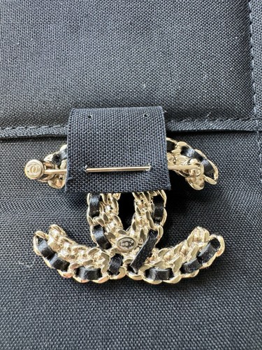 CHANEL 20V VINTAGE ALLURE GOLD LARGE CC LOGO CRYSTAL LEATHER CHAIN BROOCH PIN - Picture 8 of 10