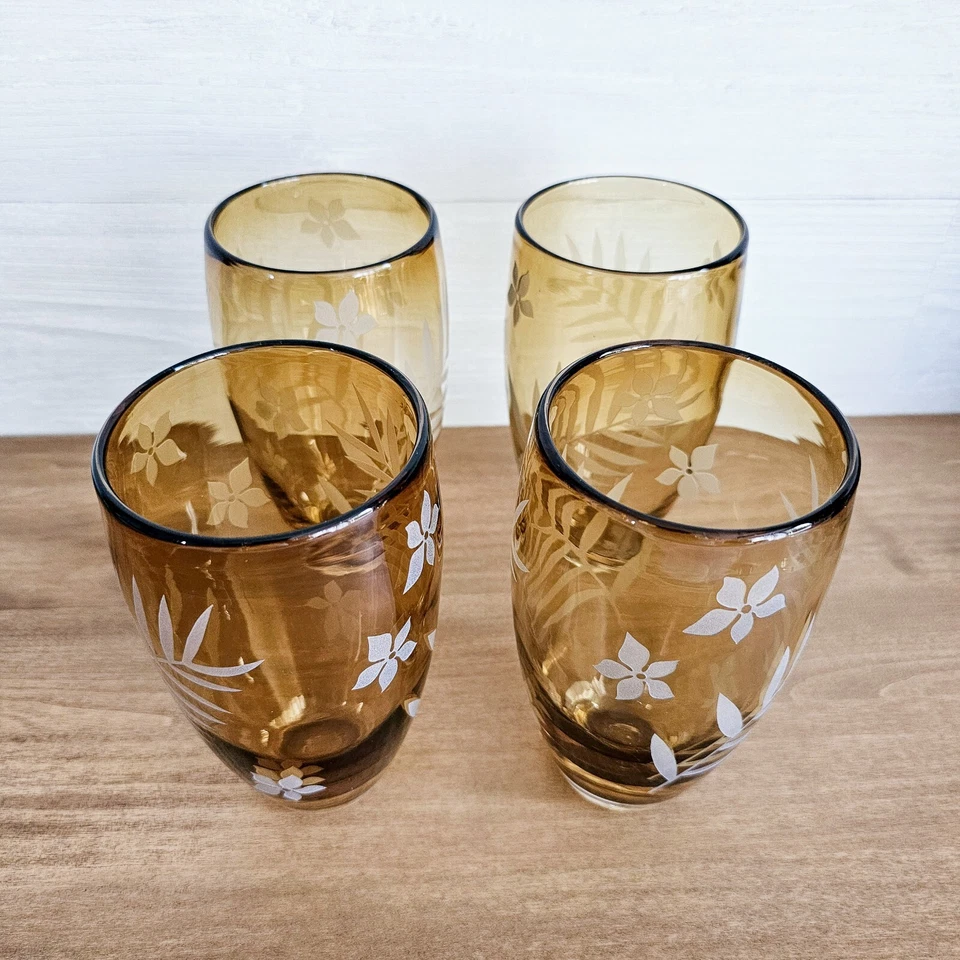 Juego de 4 vasos grandes de helechos y flores ámbar grabados a mano Foto 2 de 4