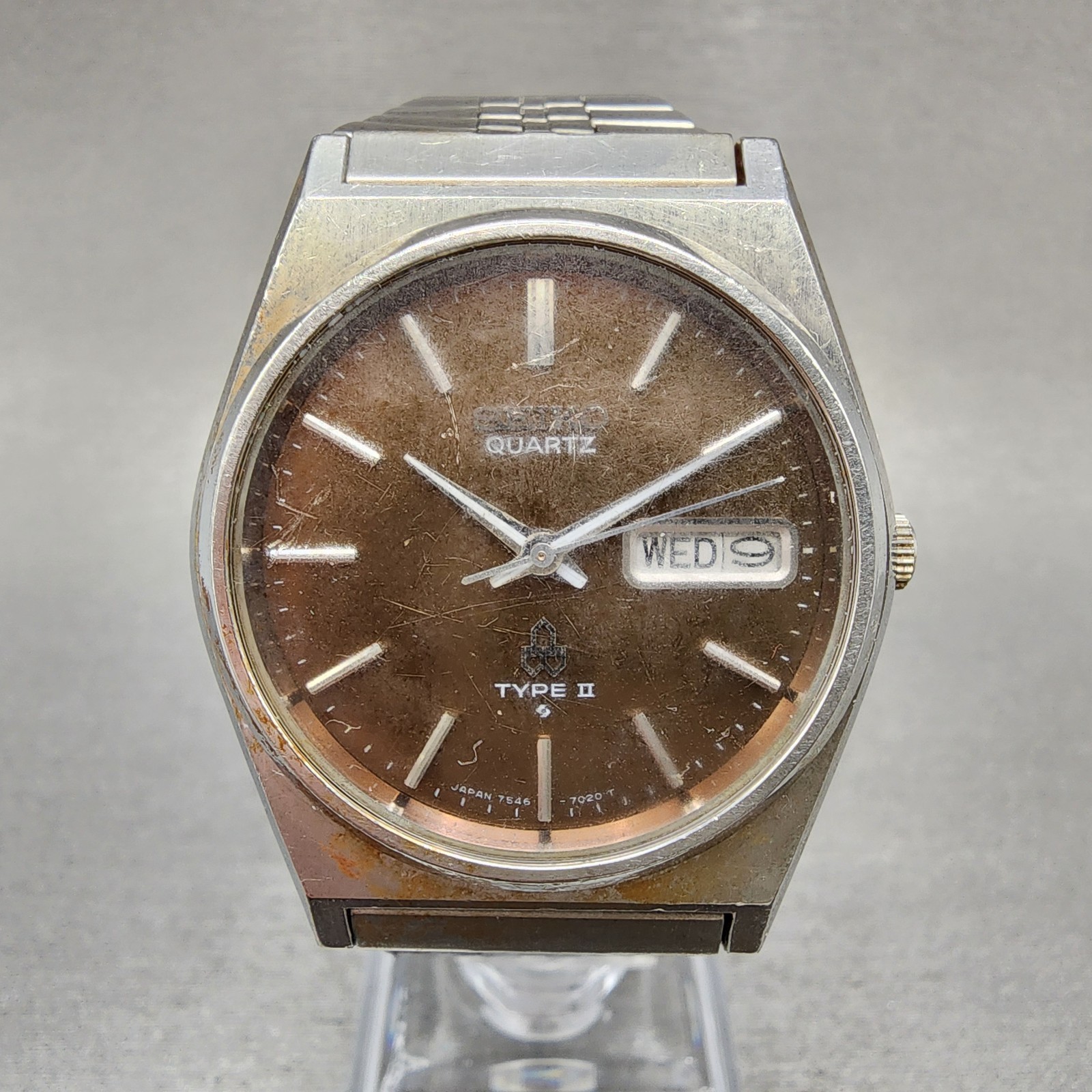 Brown 35mm Silver Dial Daydate Seiko Type Men 7546-7050 Watch Tone PARTS II - VintageWatches.PK Brown 35mm Silver Dial Daydate Seiko Type Men 7546-7050 Watch Tone PARTS II - vintagewatches.pk