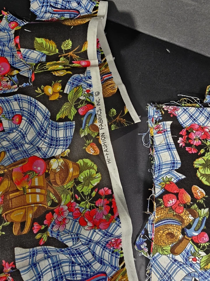 Vintage Hi Fashion Fabrics Inc Apples Water Pitcher Hat Cloth 40 Squares & Scrap - Image 3 of 4