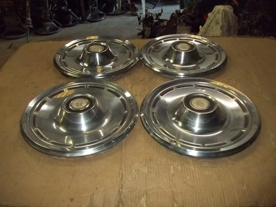 Dodge Charger Aspen 1976 76 77 tapacubos llanta cubierta de rueda tapacubos 14" fabricante de equipos originales usado 389 4 Foto 2 de 4