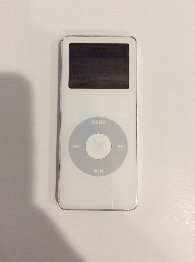 Apple iPod nano 1st Generation White (2 GB) MA004LL - Good