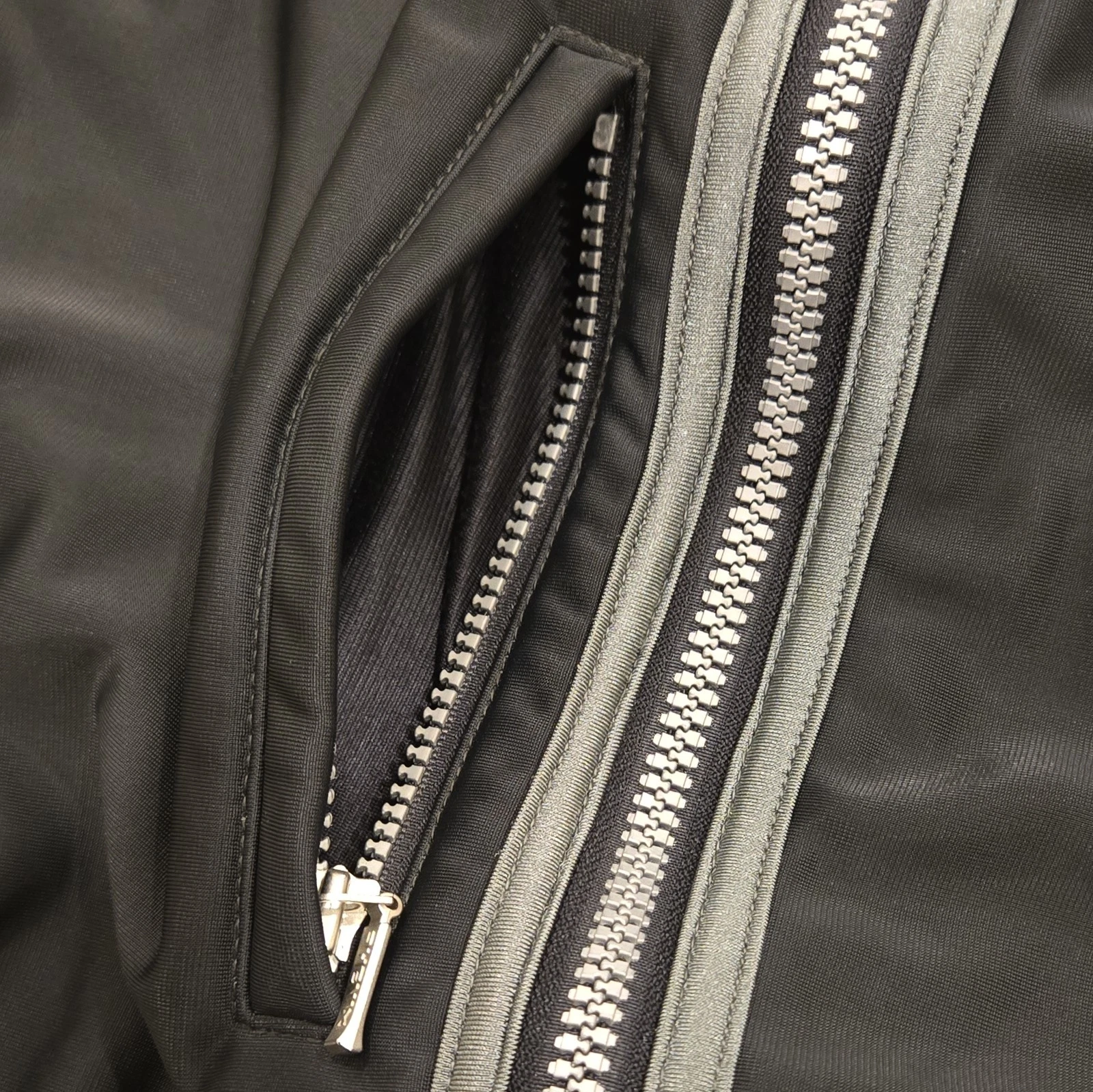 Phenix Mock Neck Midweight Sleeveless Zipper Pockets Ski Vest, Medium, Black EUC - product detail image 3