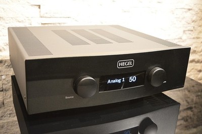 Hegel H390 - High Performance Integrated Amplifier - 420+WPC (4 Ohms)