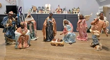 Dillard’s 8 Piece Christmas Nativity Set Porcelain & 24kt Gold Trim 327TH673TA