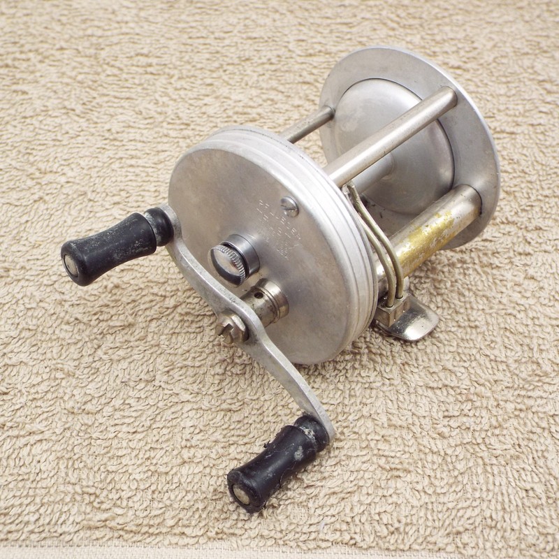 PFLUEGER TRUSTY NO.1933 antique bait caster fishing reels vintage