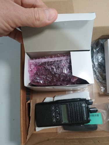 Nowe OEM CP185 UHF AAH03RDF8AA7AN Motorola 435-480 MHz Radio 4W 16CH - Zdjęcie 5 z 5