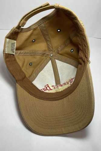 Gorra de Béisbol Caqui Gorra Ajustada Espalda Pioneer Bar Sitka Alaska Rojo Bordado - Imagen 2 de 5