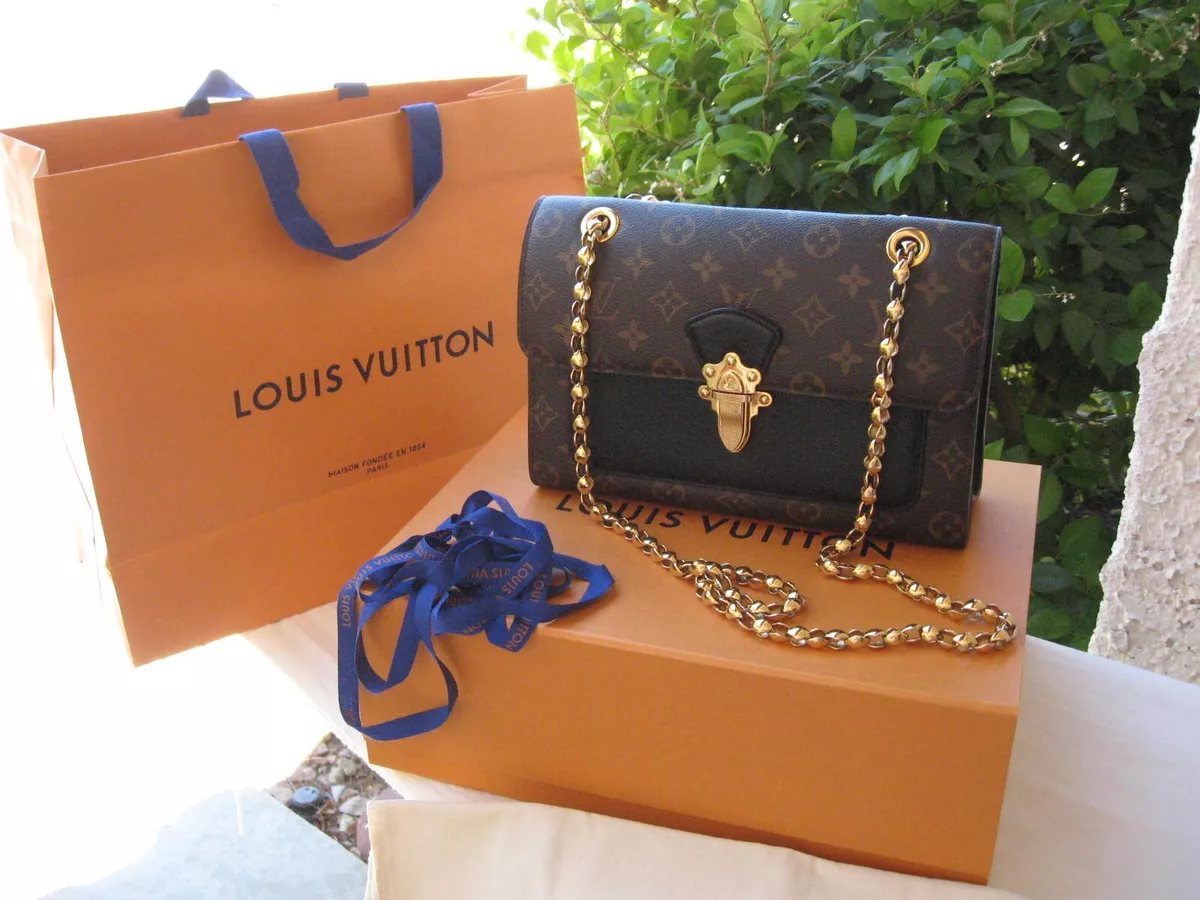 LOUIS VUITTON VICTOIRE Vavin Monogram And Leather Chain Crossbody