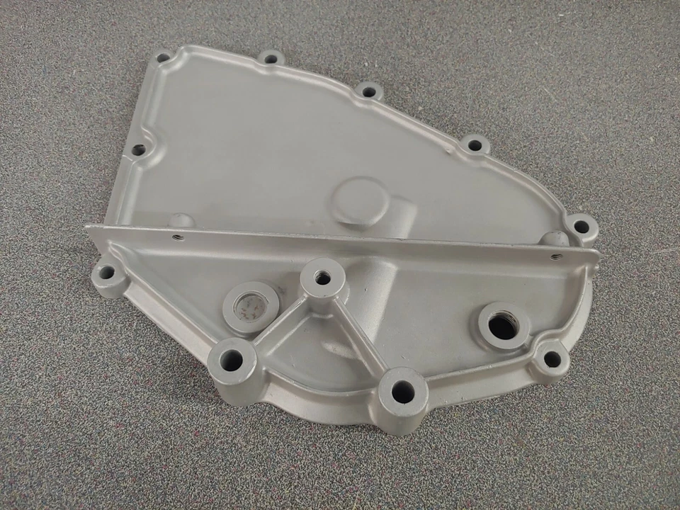 NICE USED ORIGINAL PORSCHE 911 LEFT SIDE ALUMINUM TIMING CHAIN BOX COVER 1978-83 - Imagem 3 de 4