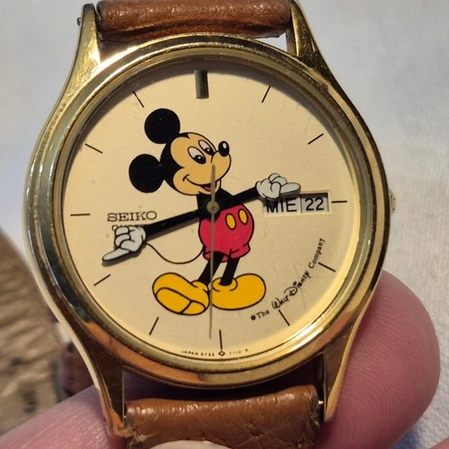 Vintage Seiko Day Date 5Y23-7079 Mickey Mouse Quartz Wristwatch Japan Gold Tone
