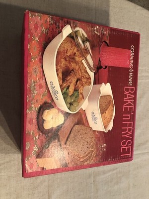  Rare vintage Corning Ware 4 pc Bake N Fry set. Box is still factory sealed. 